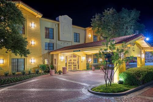 La Quinta Inn by Wyndham San Antonio I-35 N at Toepperwein - Hotel - San Antonio