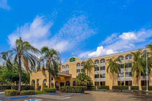 La Quinta by Wyndham Miami Lakes - image 2