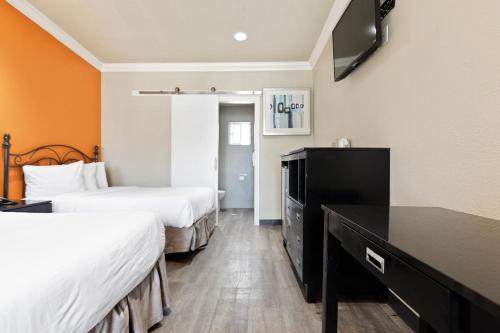 Le Blanc Inn & Suites – El Monte, CA