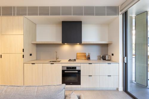 Surry Hills Fully Furnished Apartment (ELZ) - image 3