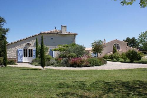 Le Domaine des Doucins & Spa, Gîte 4 étoiles, 10 minutes de Jonzac piscine et spa