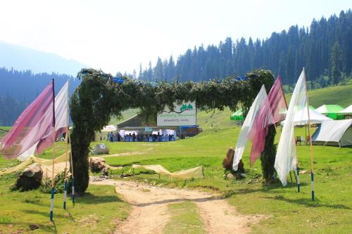 . Gulmarg Meadows