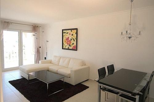 One-Bedroom Apartment image 3