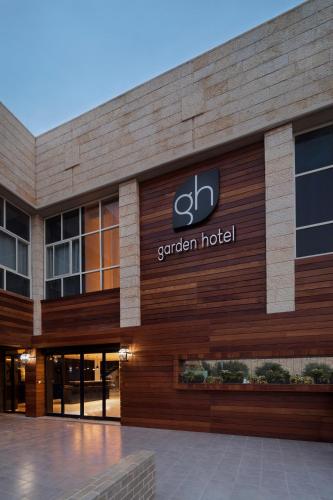 Entrada, Garden Hotel in Carmel Beach Front