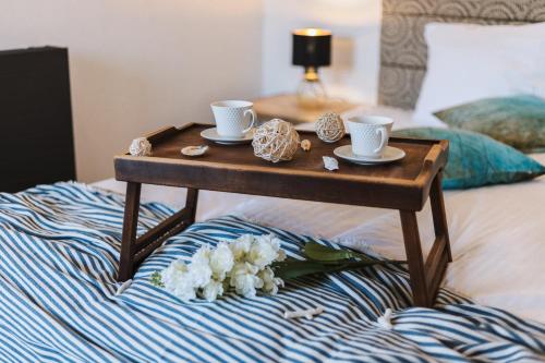 1 queen bed, 1 sofa bed