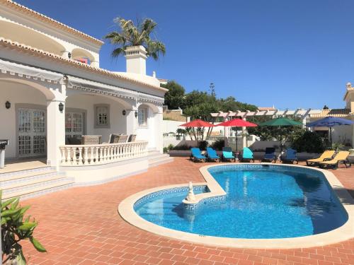 Corniche, Villa privée, 4 Suites, Vue mer, Piscine au Sel, chauffée et couverte gîte à louer São Bartolomeu de Messines