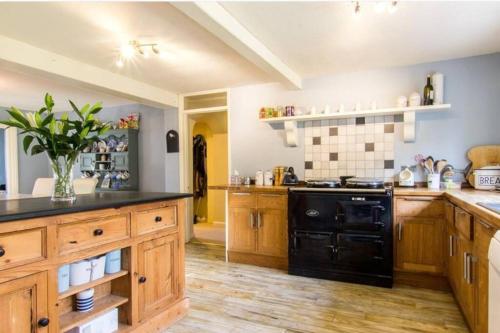 4 bed family house with aga