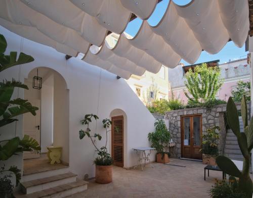 Exterior view, Le Cantinelle in Capri