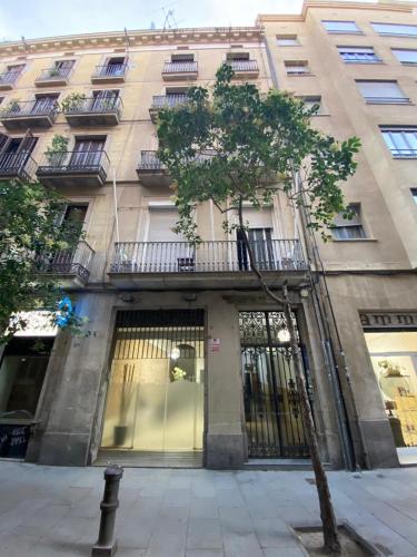 Hostal Drassanes - image 9