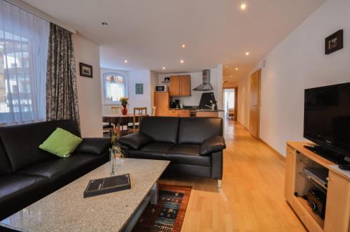 2 bedrooms, 3 beds