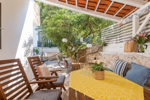 House 60m from the beach, Rogoznica (photo 7)