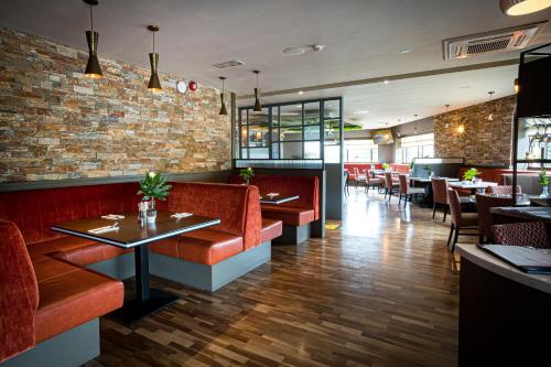 Greenhills Hotel Limerick - image 2