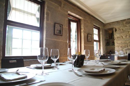 餐廳, 魯阿斯酒店及餐廳 (Hotel Restaurante Ruas) in 蓬特韋德拉市中心