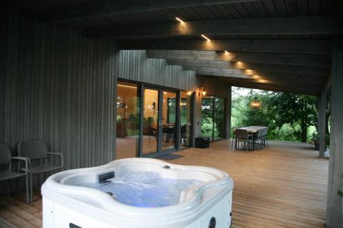 Létesítmények, Pļavas Holiday House (Plavas Holiday House) in Ainazi