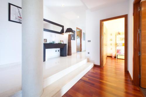 LUXURY VILLA, PRIVATE POOL, PANORAMIC SEA & MOUNTAIN VIEWS