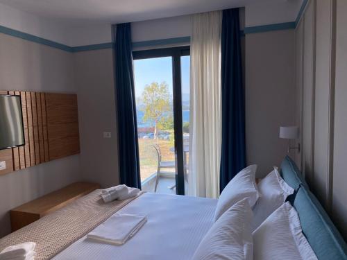 Double room, deluxe, sea view, balcony