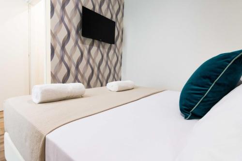 Superior King Room image 6