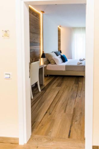 King Room image 9
