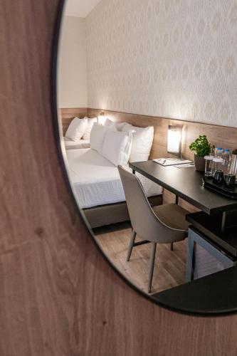 261702249 Hotel Park