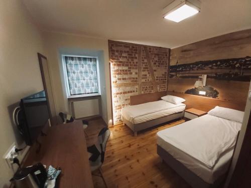 2 twin beds