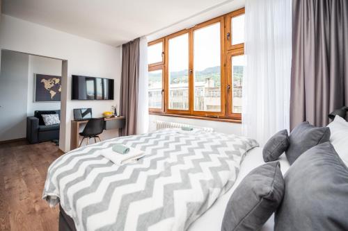 Modern and Bright Apartments - Main Street 4