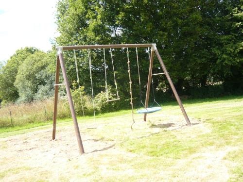 Quaint Holiday Home in Chapelle Neuve with Swimming Pool gîte à louer Forêt de Beffou