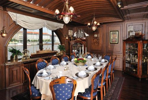 Restaurant, Admiral Botel near Vysehrad National Cultural Monument