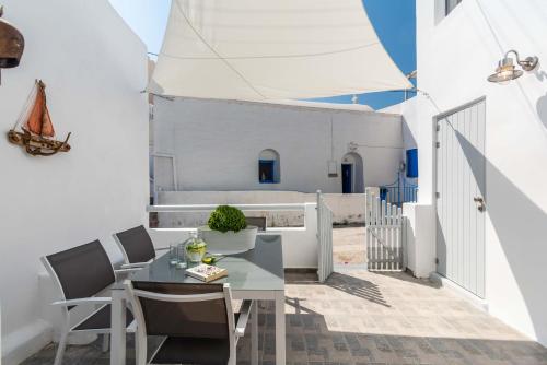 Casa Nostalgia – Milos