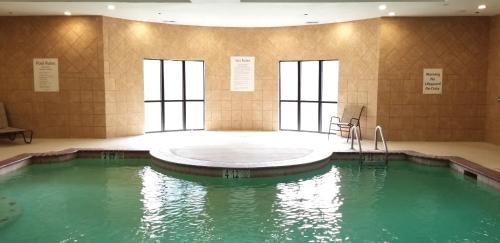 Holiday Inn Hotel & Suites Lake Charles South an IHG Hotel - image 12