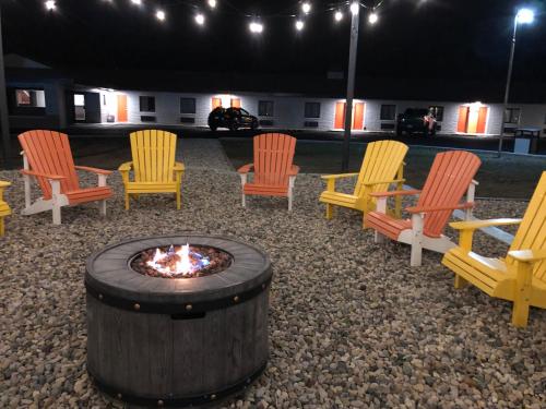 4411 Inn & Suites 5