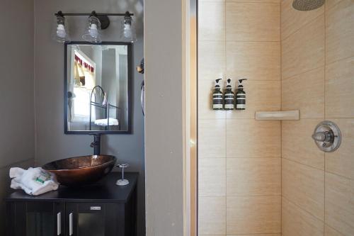 Lakewood Cabins in Big Bear Lake, USA