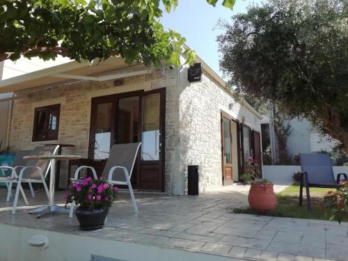 Exterior view, Studios Magda in Paralia (Fanari)