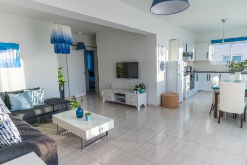 MAKENZY Seaview PENTHOUSE