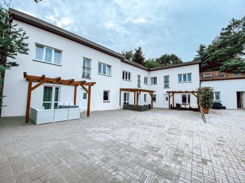 Chaty a Apartmány Hracholusky Kemp Kosatka - Hotel - Pňovany