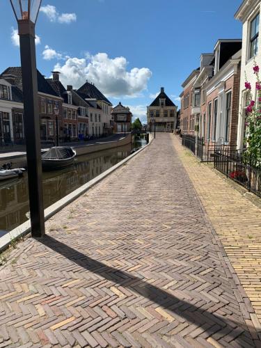 b&b het Herenhuys aan de historische gracht van Kollum in Kollum