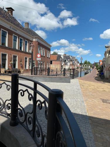 b&b het Herenhuys aan de historische gracht van Kollum in Kollum