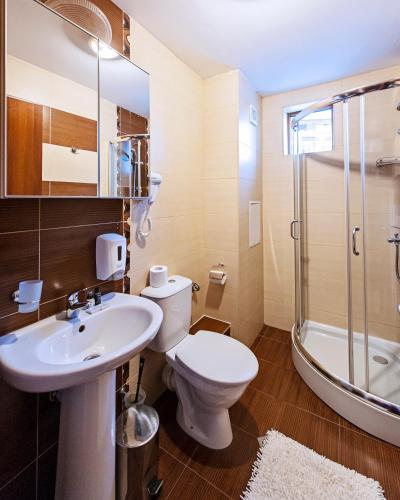 3 bedrooms, 5 beds