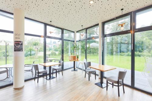 Restaurant, VR-Serviced Apartments Obergeis in Neuenstein