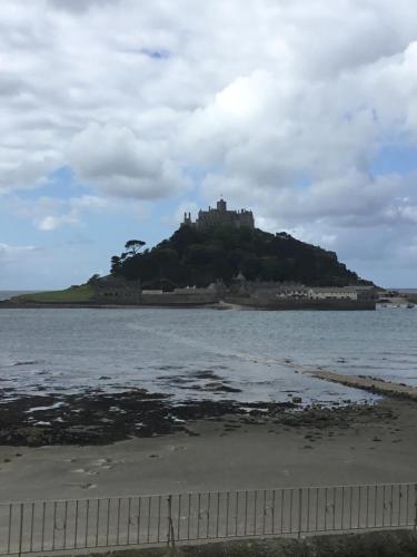 Marazion Courtyard Flat