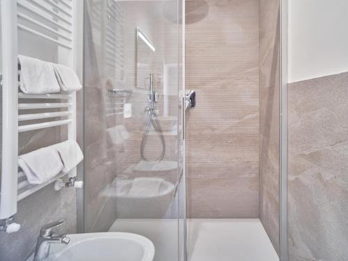 Double or Twin Room with Sea View image 7