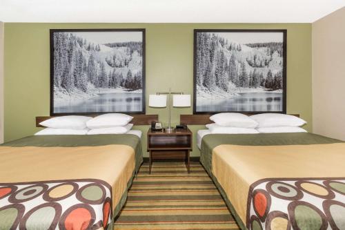 2 queen beds