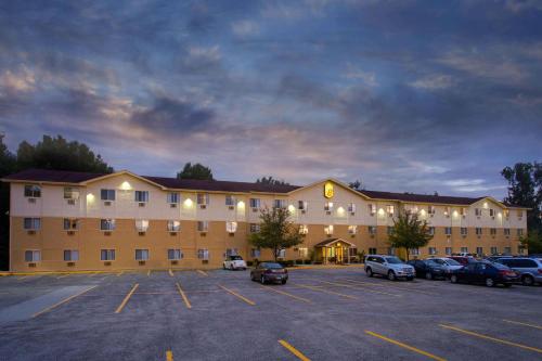 Super 8 by Wyndham Cromwell/Middletown