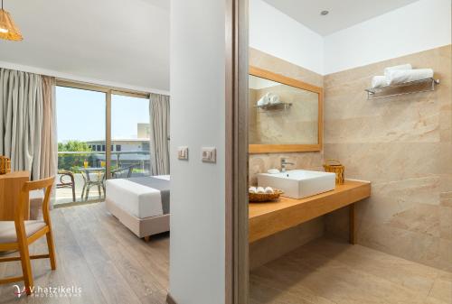 Hotel Lutania Beach - image 11