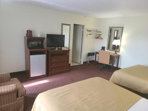 Budget Inn - Farmington - image 9