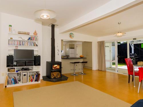 Gone Coastal - Whangamata Holiday House