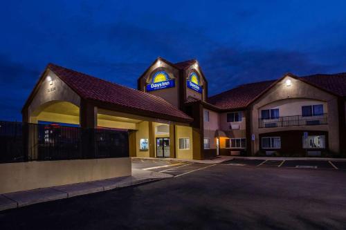 Days Inn by Wyndham Phoenix North