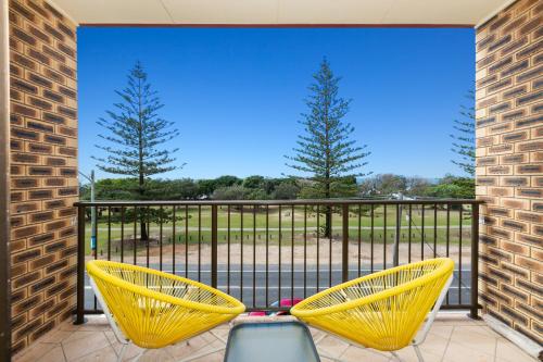 Surfside Apartment 11 by Kingscliff Accommodation
