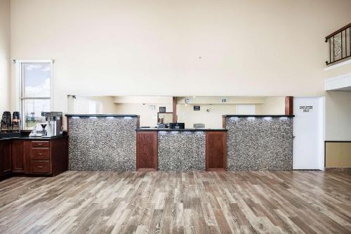 Super 8 by Wyndham Elk City in Elk City, USA