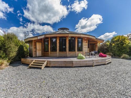 The Snowglobe - Ohakune Modern Yurt Style Chalet, Ohakune