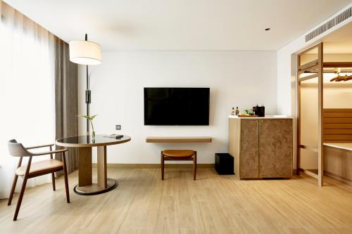 Montien Hotel Surawong Bangkok image 17